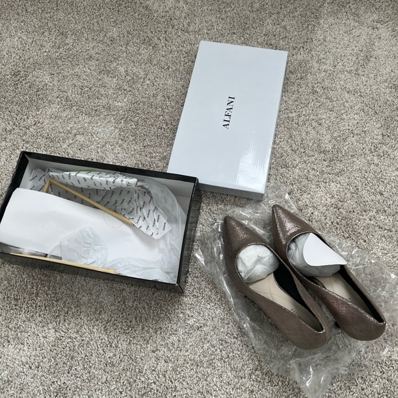 NIB Alfani StepNFlex fit 8W - Picture 2 of 6